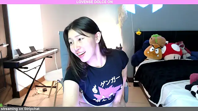 Snapshot of minarocket_ chatting on 01.28.25 minarocket online show from 01.28.25