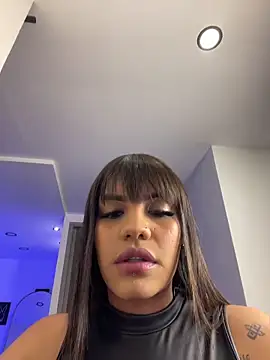 Victoria14  online show from 10.28.25