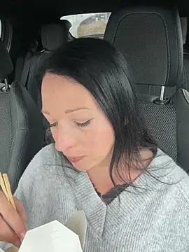 Viola Beck online show from 02.28.25