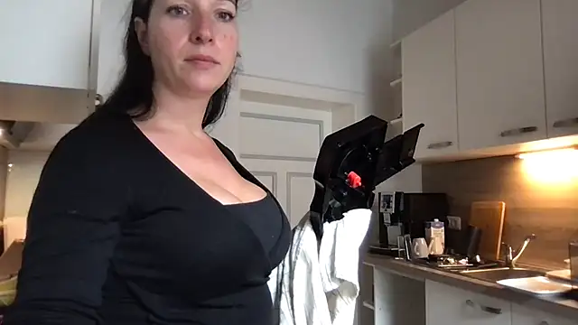 Viola Beck online show from 09.15.25