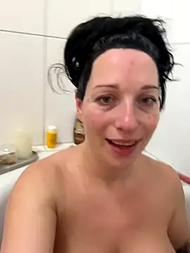 Snapshot of Viola_Beck chatting on 01.05.26 Viola Beck online show from 01.05.26