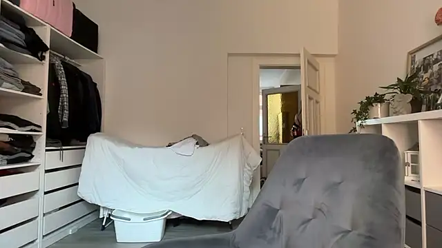 Snapshot of Viola_Beck chatting on 03.06.26 Viola Beck online show from 03.06.26