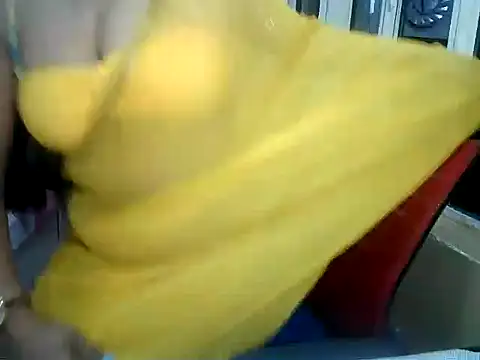 Snapshot of yourradhika chatting on 11.06.25 yourradhika online show from 11.06.25