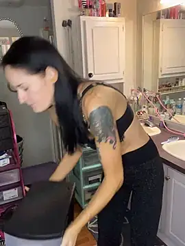 Snapshot of lolabunny9 chatting on 12.20.24 lolabunny9 online show from 12.20.24