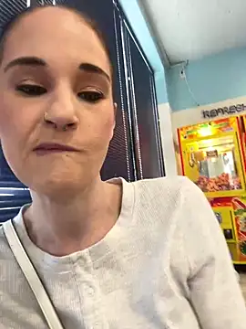 Snapshot of lolabunny9 chatting on 02.02.25 lolabunny9 online show from 02.02.25