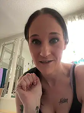 Snapshot of lolabunny9 chatting on 02.07.25 lolabunny9 online show from 02.07.25