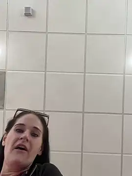 Snapshot of lolabunny9 chatting on 02.21.25 lolabunny9 online show from 02.21.25