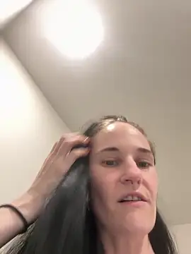 Snapshot of lolabunny9 chatting on 10.23.25 lolabunny9 online show from 10.23.25