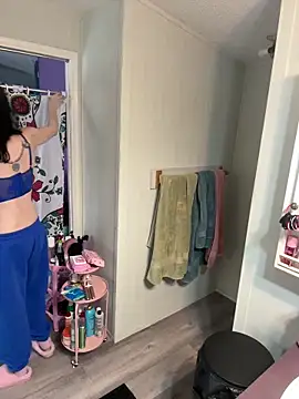 Snapshot of lolabunny9 chatting on 12.14.25 lolabunny9 online show from 12.14.25