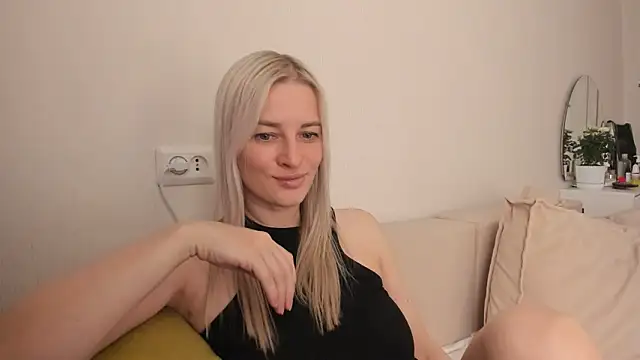 Snapshot of HILT_ON chatting on 09.21.25 HILT ON online show from 09.21.25