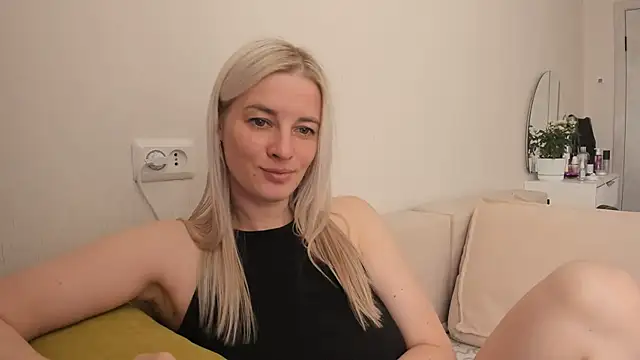 Snapshot of HILT_ON chatting on 09.23.25 HILT ON online show from 09.23.25