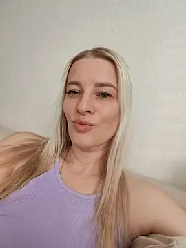 Snapshot of HILT_ON chatting on 10.13.25 HILT ON online show from 10.13.25