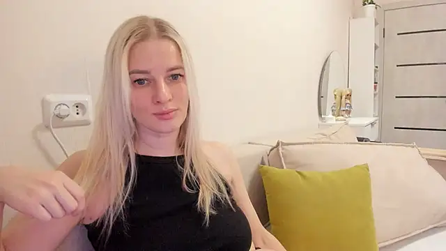 Snapshot of HILT_ON chatting on 10.29.25 HILT ON online show from 10.29.25