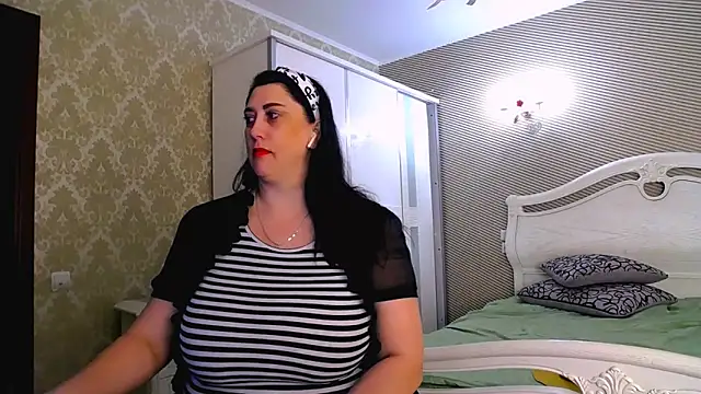 Evelyn Shy online show from 02.25.25