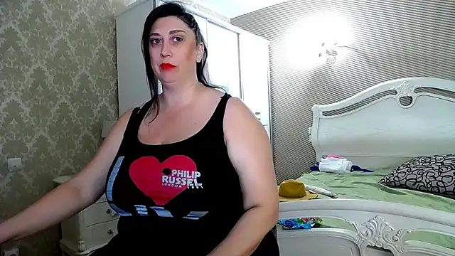 Evelyn Shy online show from 10.28.25