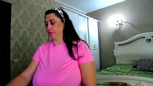 Evelyn Shy online show from 11.14.25