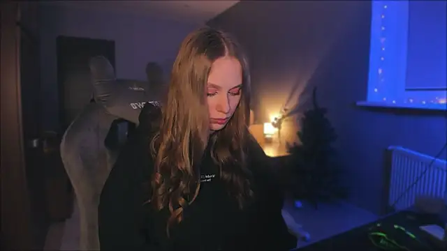 Snapshot of Rachel_Ro chatting on 12.16.24 Rachel Ro online show from 12.16.24