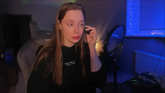 Snapshot of Rachel_Ro chatting on 12.17.24 Rachel Ro online show from 12.17.24