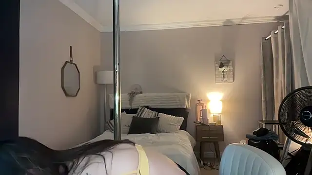 Snapshot of CrazyKittenMeow chatting on 09.27.25 CrazyKittenMeow online show from 09.27.25