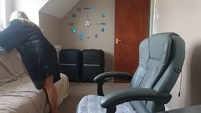 hollyjanesmith online show from 10.08.25