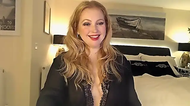 Snapshot of AlbanyWhite chatting on 02.07.25 AlbanyWhite online show from 02.07.25