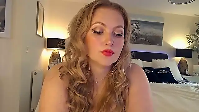 Snapshot of AlbanyWhite chatting on 02.28.25 AlbanyWhite online show from 02.28.25