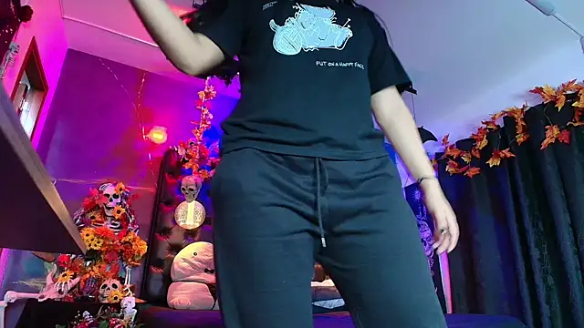 Snapshot of AlexHoe_ chatting on 09.23.25 AlexHoe online show from 09.23.25