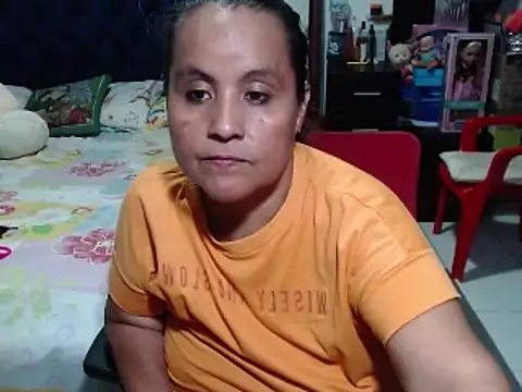 Snapshot of pervert_mommy_ chatting on 02.03.25 pervert mommy online show from 02.03.25