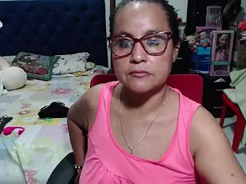 Snapshot of pervert_mommy_ chatting on 02.04.25 pervert mommy online show from 02.04.25