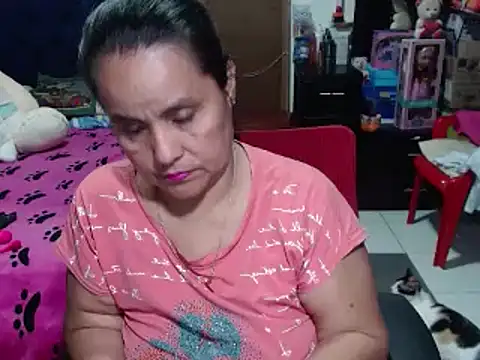 Snapshot of pervert_mommy_ chatting on 02.14.25 pervert mommy online show from 02.14.25