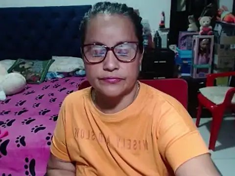 Snapshot of pervert_mommy_ chatting on 02.15.25 pervert mommy online show from 02.15.25