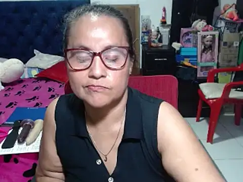 Snapshot of pervert_mommy_ chatting on 02.19.25 pervert mommy online show from 02.19.25