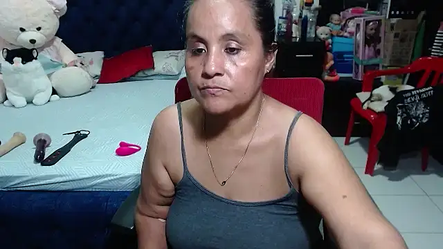 Snapshot of pervert_mommy_ chatting on 03.01.25 pervert mommy online show from 03.01.25