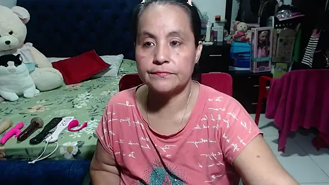 Snapshot of pervert_mommy_ chatting on 03.08.25 pervert mommy online show from 03.08.25