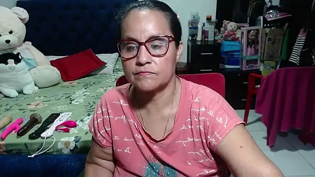 Snapshot of pervert_mommy_ chatting on 03.08.25 pervert mommy online show from 03.08.25