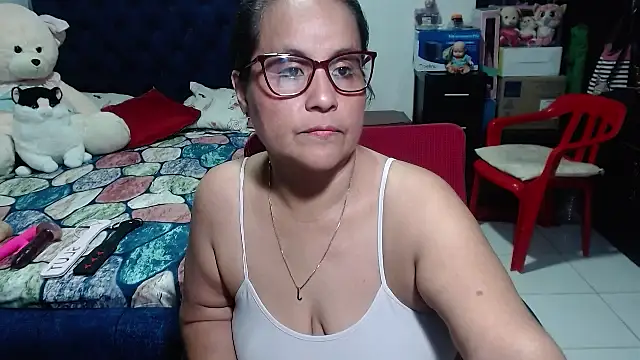 Snapshot of pervert_mommy_ chatting on 03.17.25 pervert mommy online show from 03.17.25