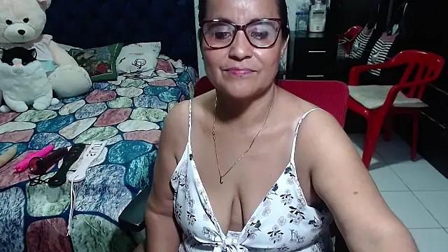 Snapshot of pervert_mommy_ chatting on 03.18.25 pervert mommy online show from 03.18.25