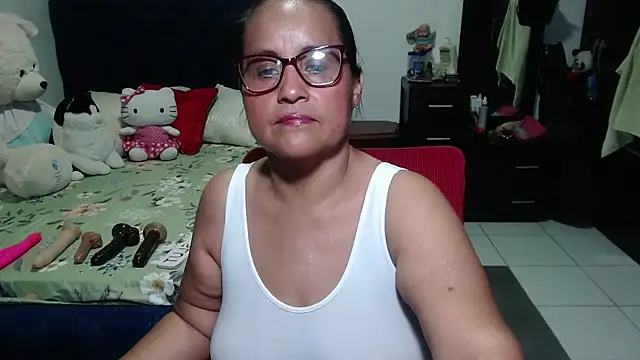 Snapshot of pervert_mommy_ chatting on 09.10.25 pervert mommy online show from 09.10.25