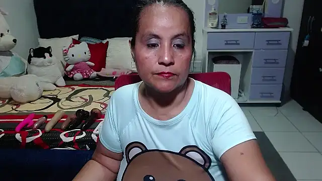 Snapshot of pervert_mommy_ chatting on 09.19.25 pervert mommy online show from 09.19.25