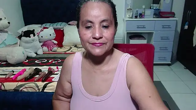 Snapshot of pervert_mommy_ chatting on 09.20.25 pervert mommy online show from 09.20.25