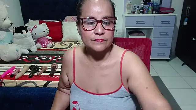 Snapshot of pervert_mommy_ chatting on 09.23.25 pervert mommy online show from 09.23.25