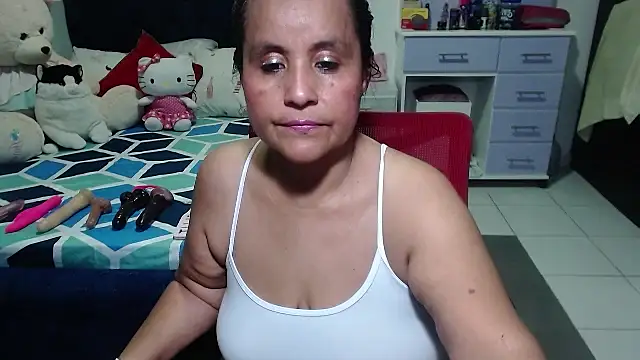 Snapshot of pervert_mommy_ chatting on 10.03.25 pervert mommy online show from 10.03.25