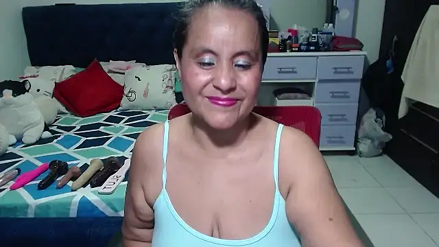 Snapshot of pervert_mommy_ chatting on 10.11.25 pervert mommy online show from 10.11.25