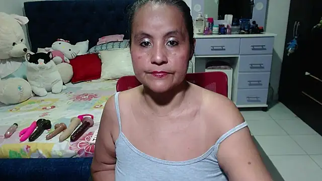 Snapshot of pervert_mommy_ chatting on 11.05.25 pervert mommy online show from 11.05.25