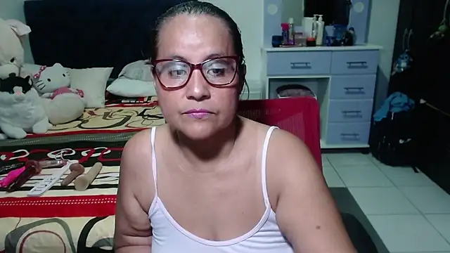 Snapshot of pervert_mommy_ chatting on 11.20.25 pervert mommy online show from 11.20.25