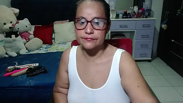 Snapshot of pervert_mommy_ chatting on 11.24.25 pervert mommy online show from 11.24.25