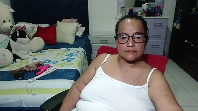 Snapshot of pervert_mommy_ chatting on 11.27.25 pervert mommy online show from 11.27.25