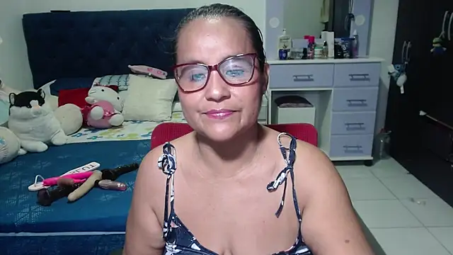 Snapshot of pervert_mommy_ chatting on 12.01.25 pervert mommy online show from 12.01.25