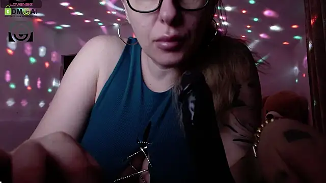 Snapshot of SonyaDevon chatting on 12.28.24 SonyaDevon online show from 12.28.24