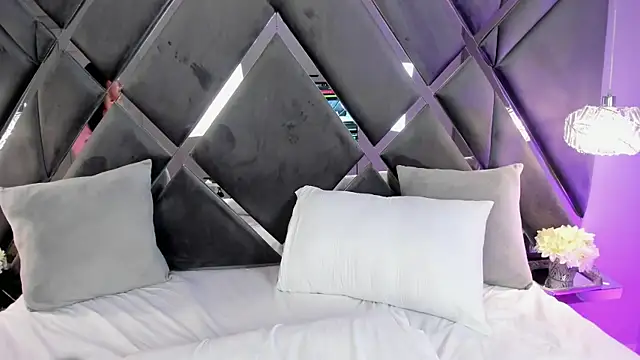 Snapshot of emperatriz_reyes chatting on 01.26.25 emperatriz reyes online show from 01.26.25